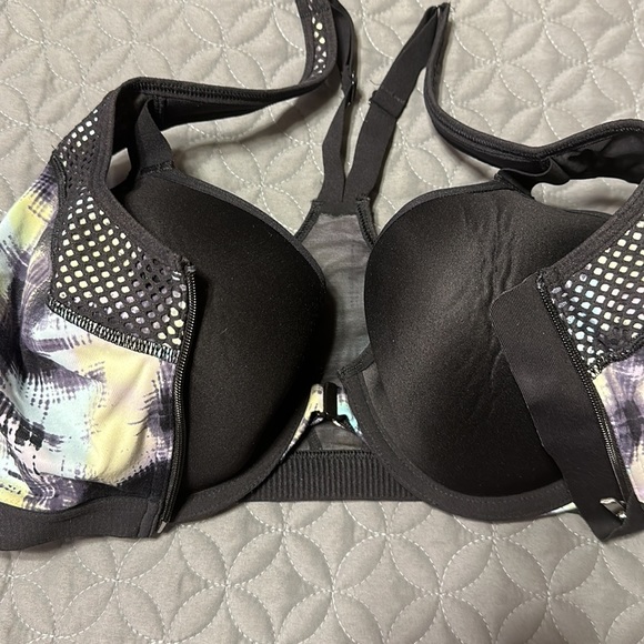 Victoria’s Secret VSX 34DD - Picture 4 of 6